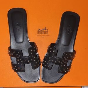 AUTHENTIC HERMÈS ORAN SANDALS